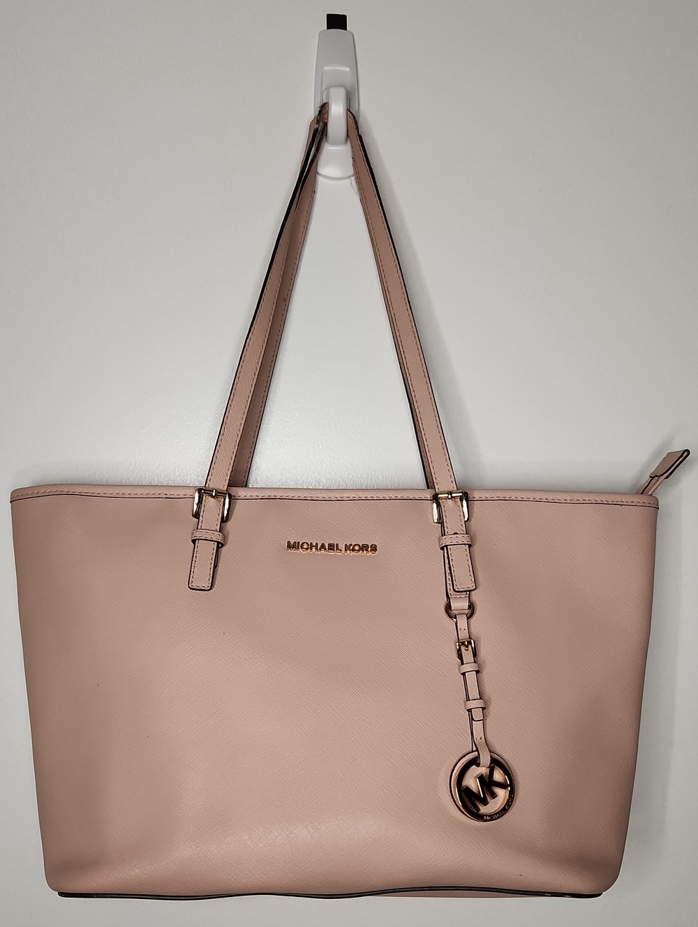 ⛔️RSVD❌️Michael Kors Blush/Gold saffiano shoulder tote. Preloved item sold as is